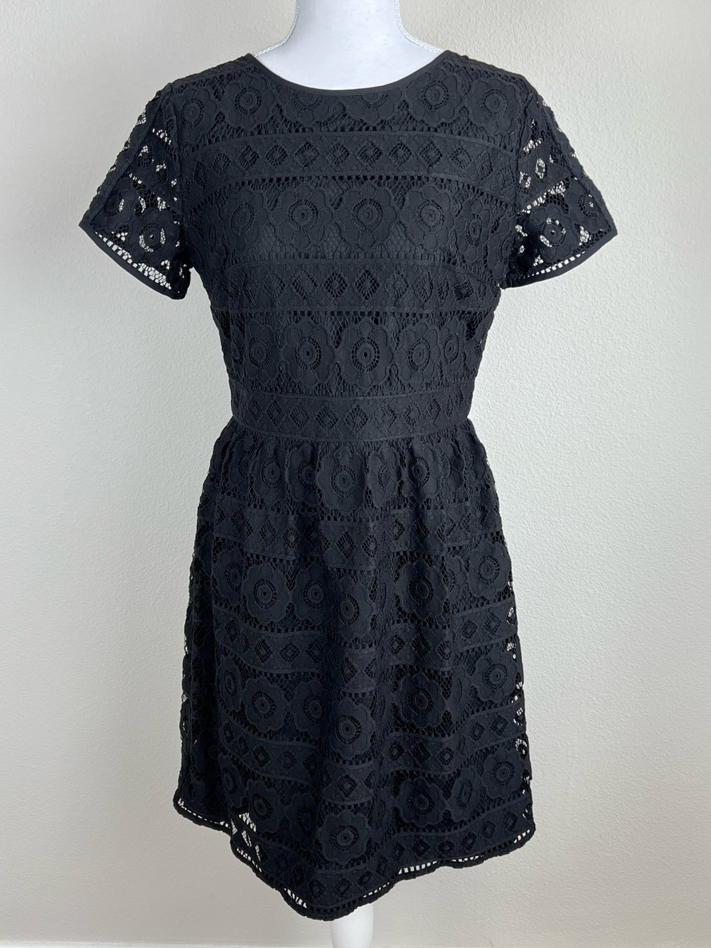 LOFT Parisian Chic Black Lace Dress Feminine Minimalist Fit & Flare Sz 4